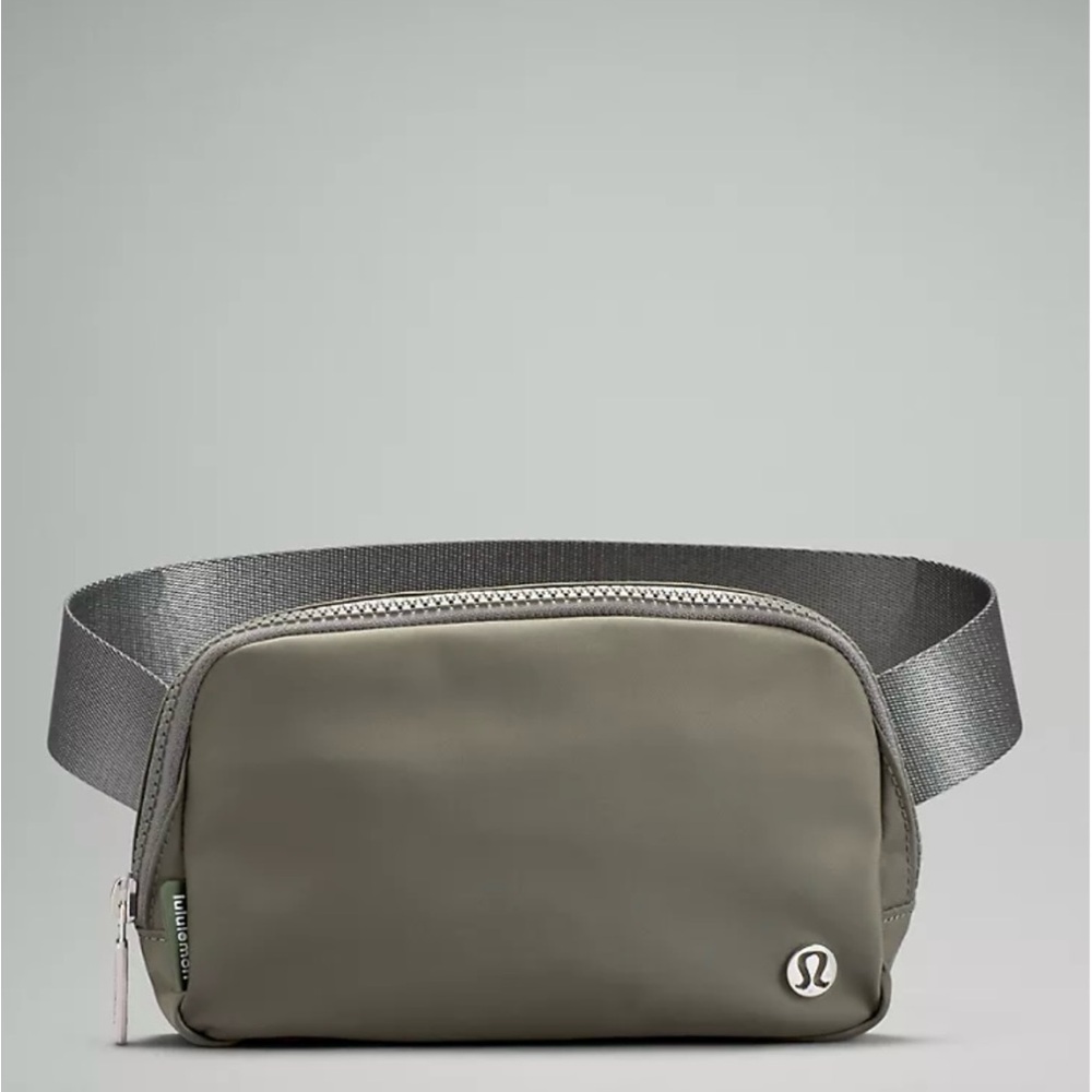 lululemon athletica Olive Belt Bag